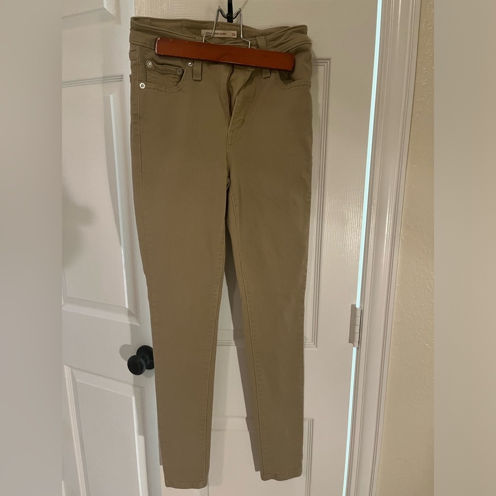 Levi’s khaki jeans size 26. Good condition.